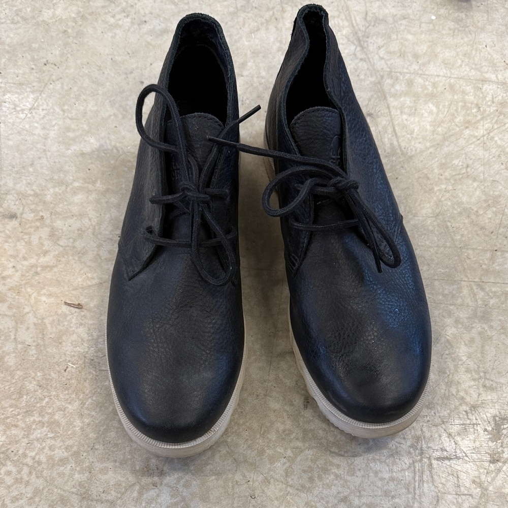 Sorel Black Leather Oxfords with Cream Sole